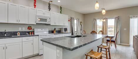 House (2 Bedrooms) | Interior