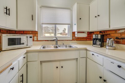 2 Mi to Dtwn St Paul: Home w/ Private Deck & Yard!