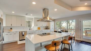 House (4 Bedrooms) | Interior