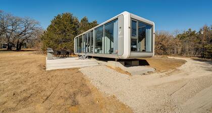 8 Mi to Lake Access: Futuristic Capsule Hideaway!