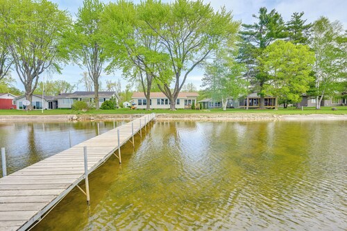 Shawano Lake House w/ Boat Dock, Kayaks, & Grill!