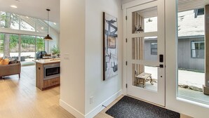 A modern kitchen with a built-in oven and a dining area with a bench. - Private Hot Tub & Patio: Spacious Cle Elum Home (Cle Elum)