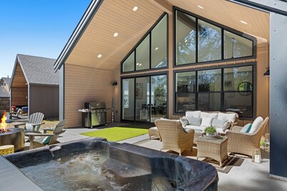 Private Hot Tub & Patio: Spacious Cle Elum Home