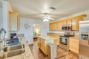 House (5 Bedrooms) | Interior