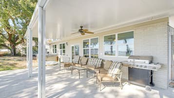 House (5 Bedrooms) | Interior