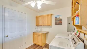 House (5 Bedrooms) | Interior