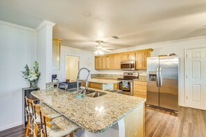 House (5 Bedrooms) | Interior