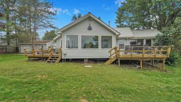 Cottage (2 Bedrooms) | Front of property