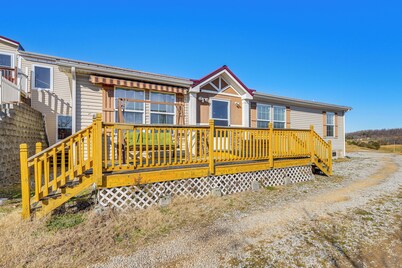 Near Hiking: Midway Home w/ Mtn Views & Deck