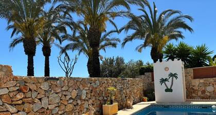 6 Guests - 3BR - Private Pool - Mountain Views