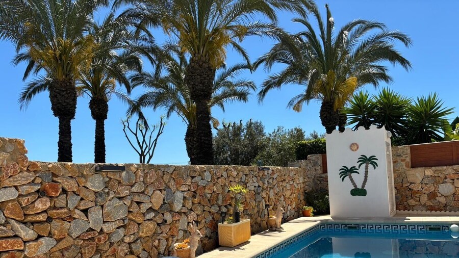 6 Guests - 3BR - Private Pool - Mountain Views