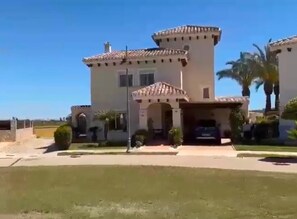 Villa | Exterior