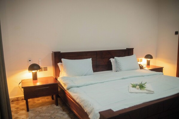 Deluxe Double Room, Balcony, Partial Sea View | Free WiFi - Pito Guest House (Elmina)