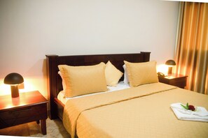 Deluxe Double Room, Balcony, Partial Sea View | Free WiFi - Pito Guest House (Elmina)