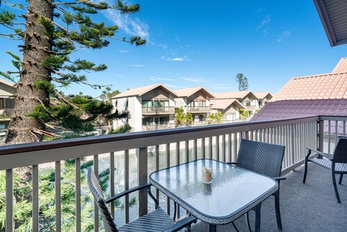 Upgraded Lake House Condo 1min To Siesta Key Beach