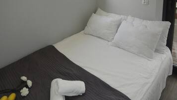 Mobile Home | 2 bedrooms, individually furnished, bed sheets