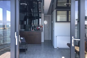 Mobile Home | Private kitchen - House on Water in Dziwnow Near Clean Beach (Dziwnów)
