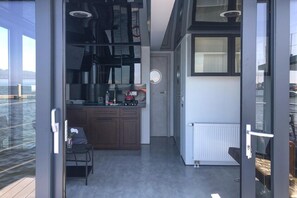 Mobile Home | Private kitchen - House on Water in Dziwnow Near Clean Beach (Dziwnów)