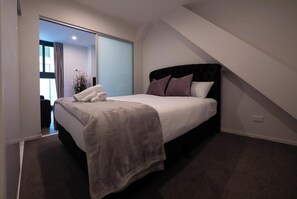 1 soverom, strykejern/-brett, internettilgang og sengetøy