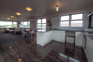 Microwave, oven, dishwasher, cookware/dishes/utensils