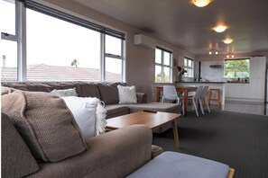 Unclassified image, 5 of 22, button