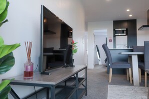 Dining - Chic Urban Retreat in Grey Lynn (Auckland)