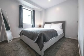 3 bedrooms, iron/ironing board, internet - Chic Urban Retreat in Grey Lynn (Auckland)