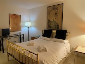 2 bedrooms, iron/ironing board, WiFi, bed sheets