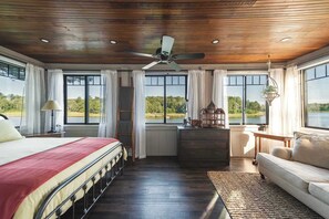 4 bedrooms, desk, travel crib, WiFi - Stay at Little River (Gloucester)