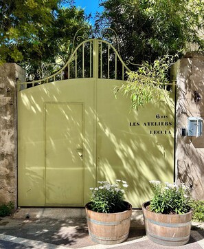 Exterior detail - Lodging between Sète and Montpellier (Pignan)