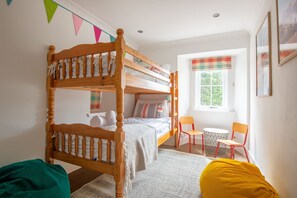 5 dormitorios, tabla de planchar con plancha, Internet y ropa de cama