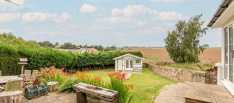Lovely Sleeps 10 Country Property