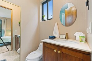 Shower, towels - Private 4BR Oasis + Pool – Near Playa Grande Beach (Playa Grande)