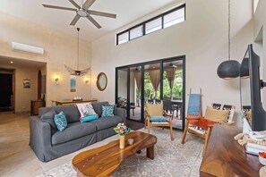 Televisión y oficina 