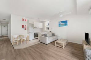 TV - Headlands 12 - Coastal 2 bedroom unit located in Port Macquarie CBD (Port Macquarie)