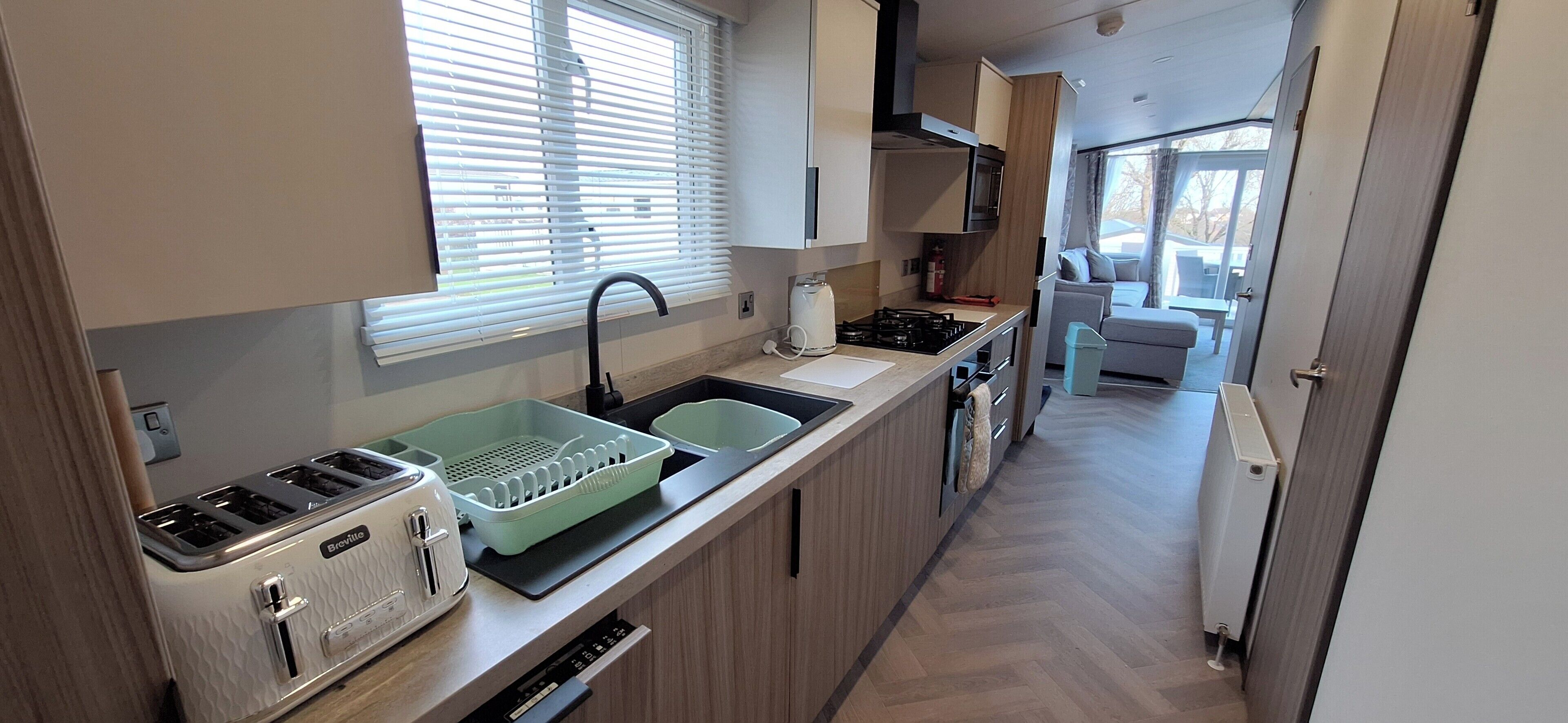 Cabin | Private kitchen | Fridge, microwave, oven, stovetop