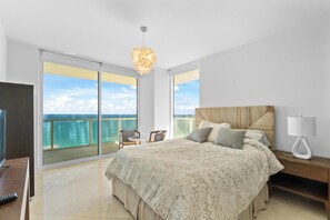 2 bedrooms, iron/ironing board, WiFi, bed sheets - Exquisite Oceanfront 2-bedroom condo with wraparound balconay in Sunny Isles (Sunny Isles Beach)