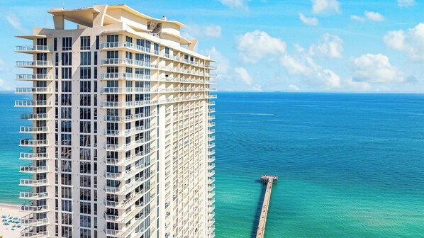 Exterior - Exquisite Oceanfront 2-bedroom condo with wraparound balconay in Sunny Isles (Sunny Isles Beach)
