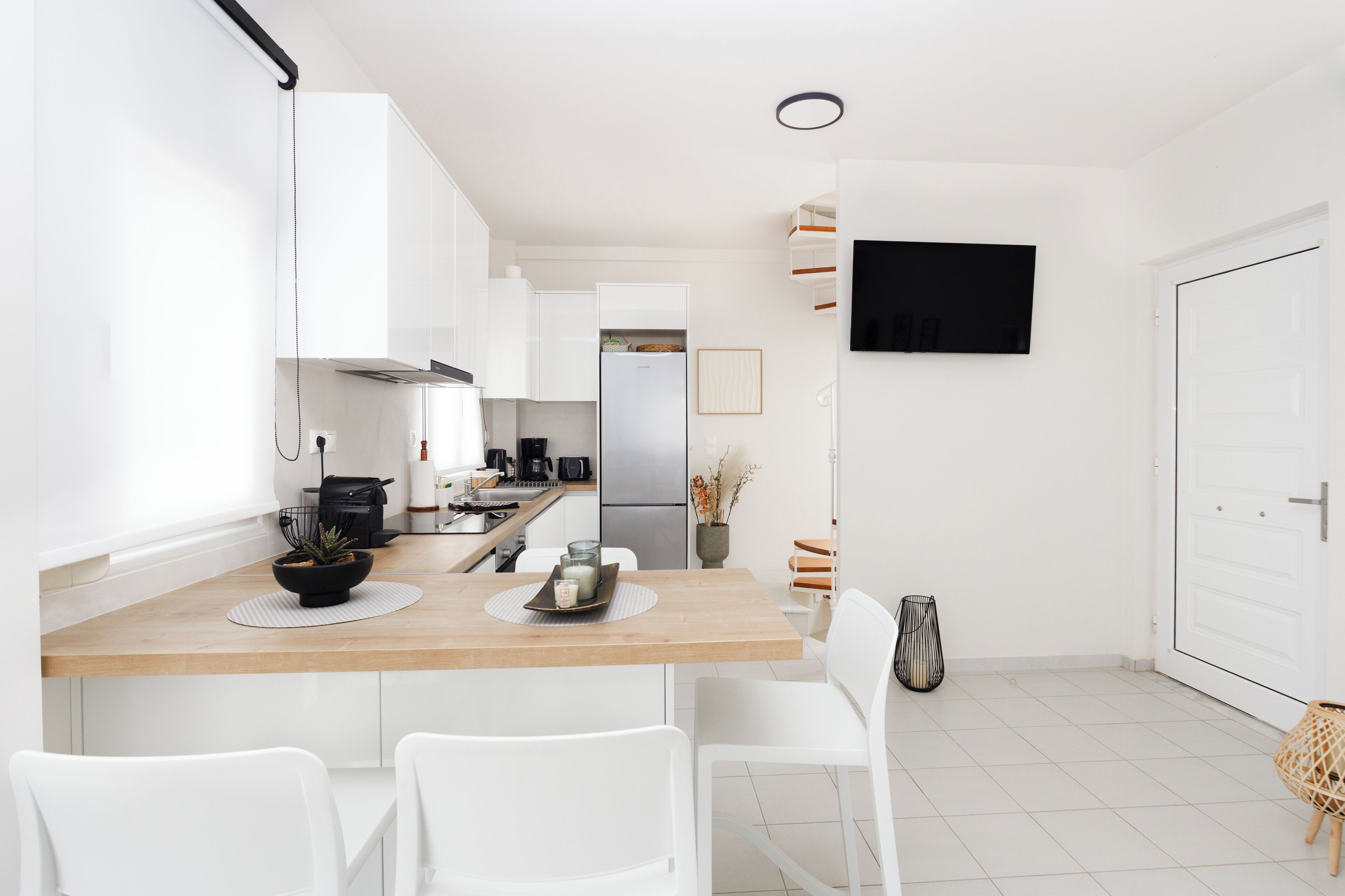Deluxe Villa, Patio, Garden View | Private kitchen | Full-size fridge, microwave, oven, stovetop