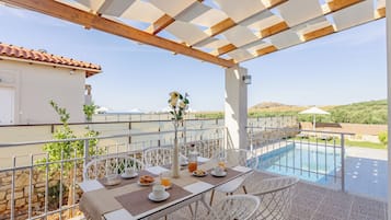Standaard villa, terras, uitzicht op tuin | Terras