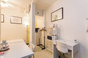 書桌、熨斗/熨衫板、可攜式嬰兒床、Wi-Fi