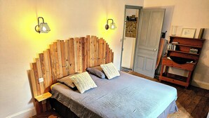 1 bedroom, iron/ironing board, travel crib, WiFi
