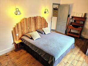 1 bedroom, iron/ironing board, travel cot, WiFi