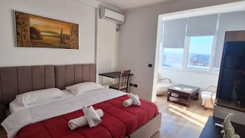 3 bedrooms, iron/ironing board, WiFi