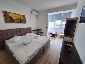 3 bedrooms, iron/ironing board, WiFi