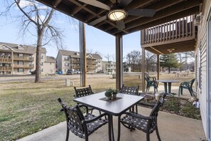 Outdoor dining - Fisherman's Lure Summ (Branson)