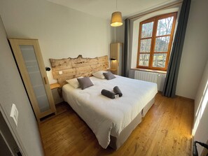 2 makuuhuonetta, silitysrauta/-lauta, vauvan matkasänky, ilmainen Wi-Fi