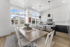 Condo, 3 habitaciones | Restaurantes