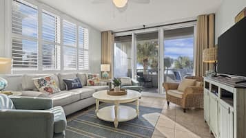 Condo, 3 Bedrooms | Living area