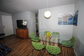 Condo, 1 Bedroom | Dining